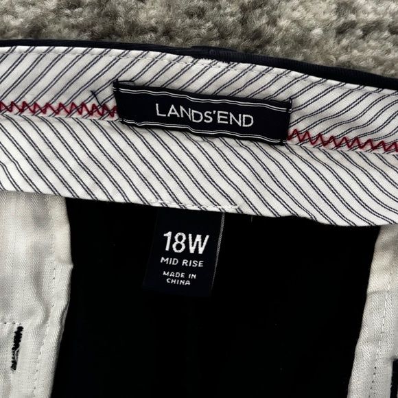 Women's Lands’ End Mid Rise Shorts Navy Blue Size 18W EUC! - Picture 3 of 3